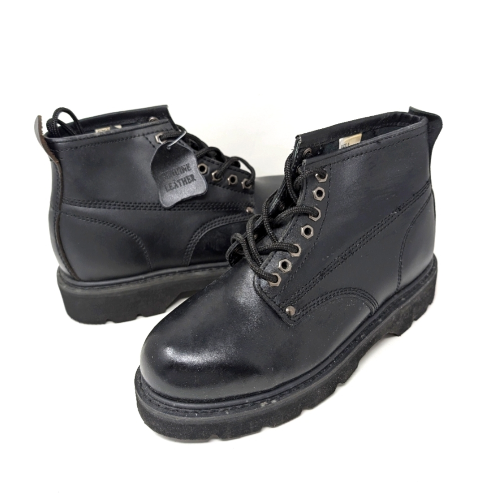 NWT. MEN'S FASHION leather work boot. Size 8. Oil Resistant